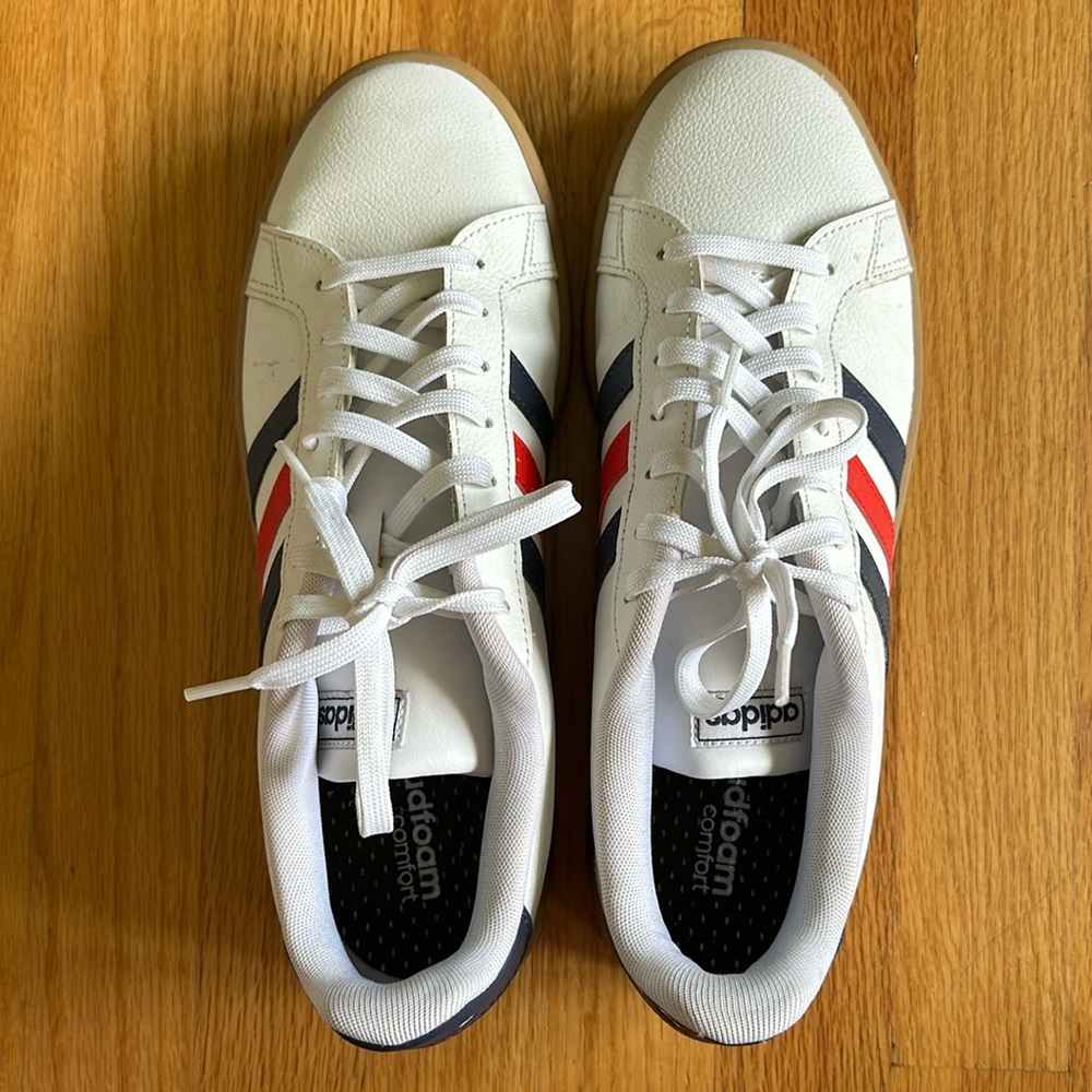 Adidas men’s sneaker size 10, white with blue and red stripes.
